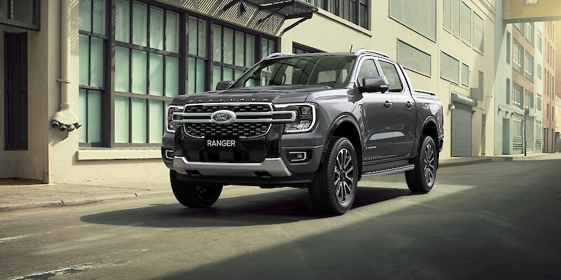 Ford Ranger Platinum halad a városban