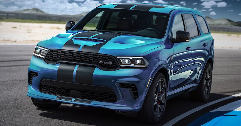 Dodge Durango halad a verenypályán